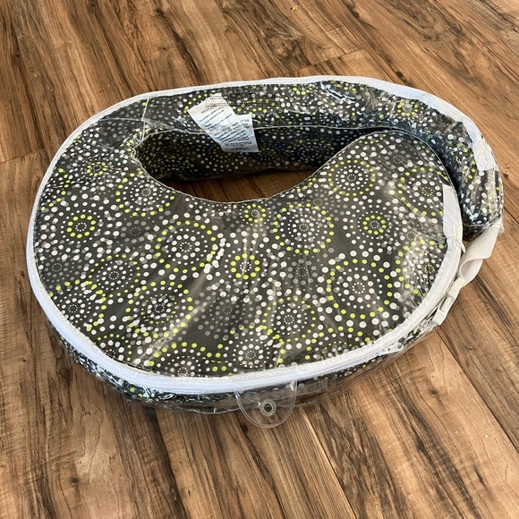 My Breast Friend Original Nursing Pillow (Maternity) One Size Color- Fireworks - Picture 1 of 3